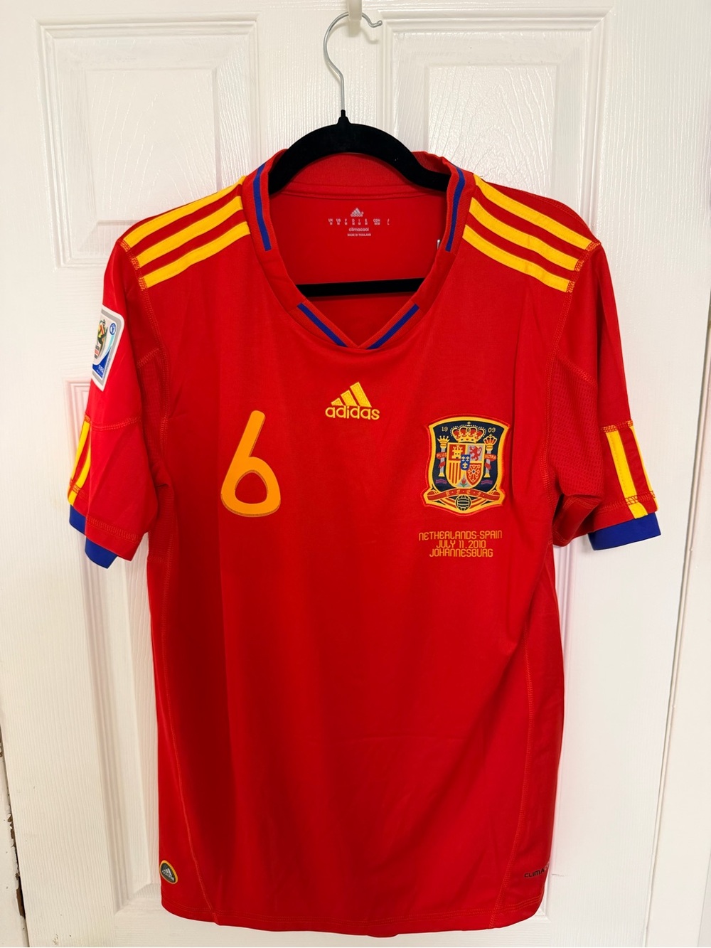 Spain 2010 World Cup Final Home Jersey – #6 Andrés Iniesta size L